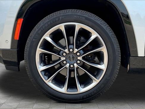 Used 2022 Jeep Wagoneer Series III w/ Premium Group I AWD/4WD image 35