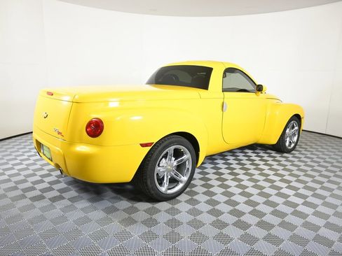 Used 2005 Chevrolet SSR w/ Preferred Equipment Group image 7