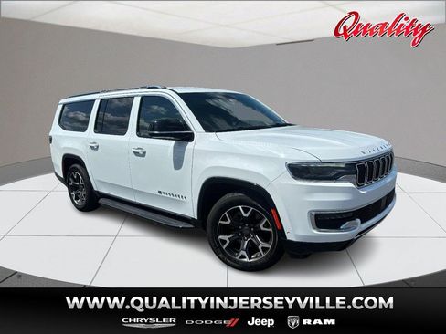 Used 2024 Jeep Wagoneer L Series III w/ Flexible Seating Group AWD/4WD image 1