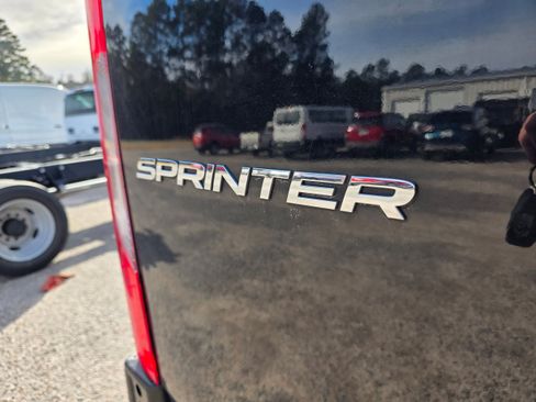 Used 2023 Mercedes-Benz Sprinter 2500 image 12