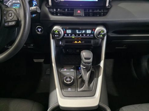 Used 2025 Toyota RAV4 XLE image 20