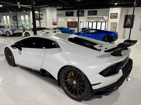 Used 2018 Lamborghini Huracan Performante image 5