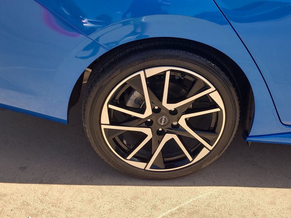 Certified 2025 Nissan Sentra SR FWD image 6