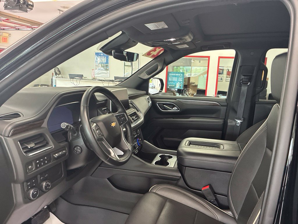 Used 2023 Chevrolet Suburban Premier w/ Premium Package 2 AWD/4WD image 10