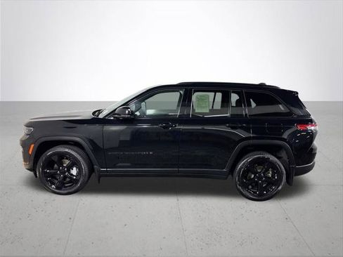 Certified 2025 Jeep Grand Cherokee Limited w/ Black Appearance Package AWD/4WD image 10