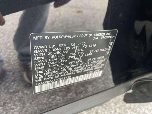 Used 2024 Volkswagen Atlas Cross Sport SEL R-Line AWD/4WD image 19