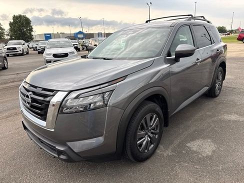 Used 2025 Nissan Pathfinder SV w/ SV Premium Package AWD/4WD image 2