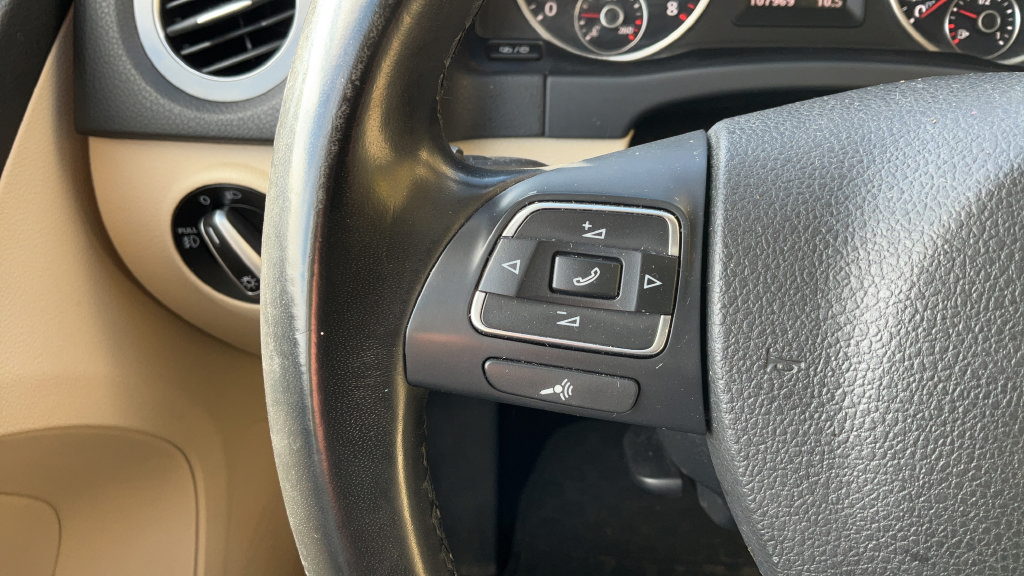 Used 2015 Volkswagen Tiguan SEL AWD/4WD image 34