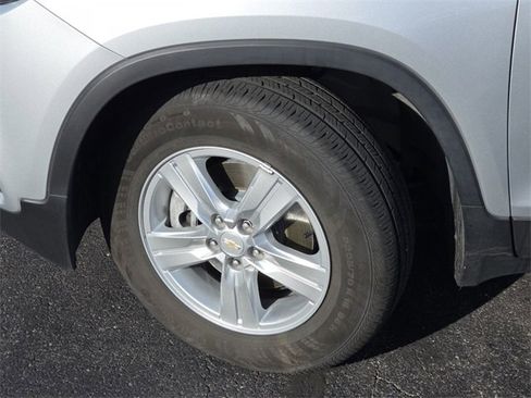 Used 2022 Chevrolet Trax LT w/ LT Convenience Package image 15