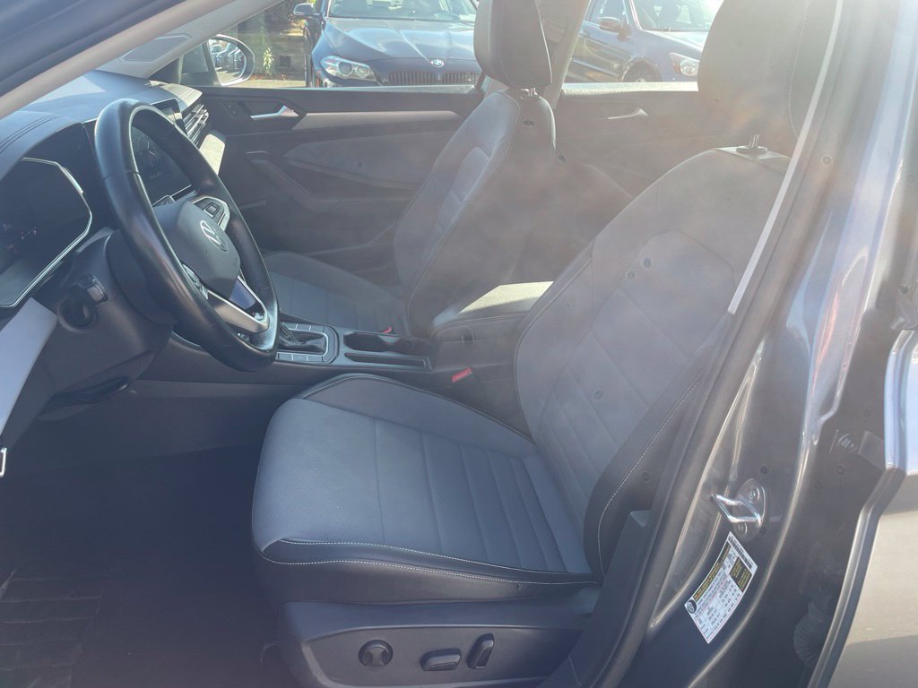Used 2025 Volkswagen Jetta SE FWD image 15
