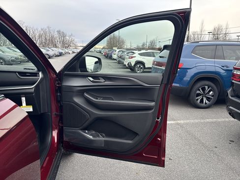 New 2025 Jeep Grand Cherokee Laredo X w/ Luxury Tech Group I image 8