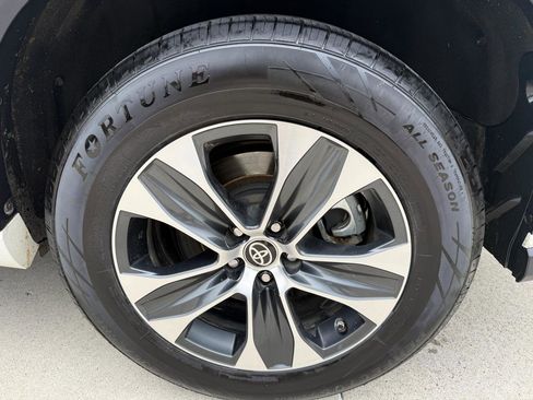 Used 2021 Toyota Highlander XLE image 7