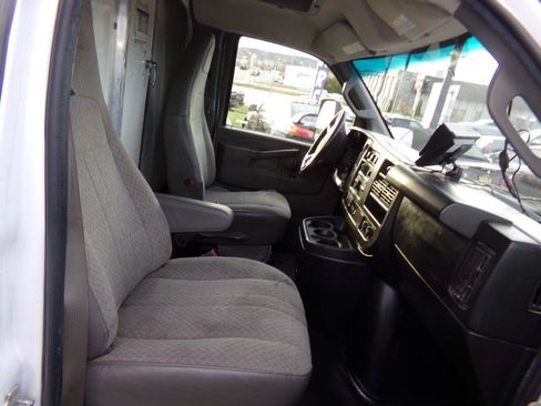 Used 2018 Chevrolet Express 3500 w/ Power Convenience Package RWD image 13