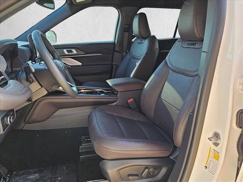 New 2026 Ford Explorer Platinum image 4
