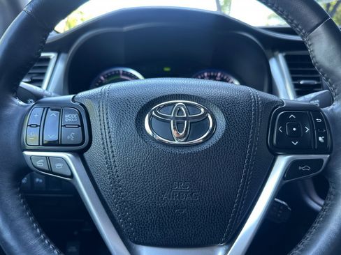 Used 2016 Toyota Highlander Limited Platinum image 31