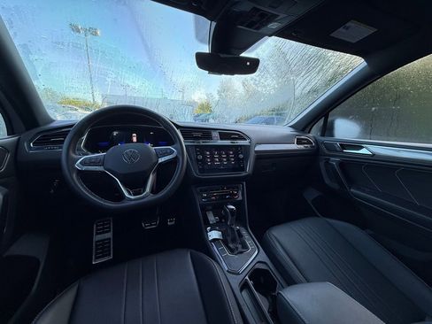 Used 2023 Volkswagen Tiguan SE R-Line image 19