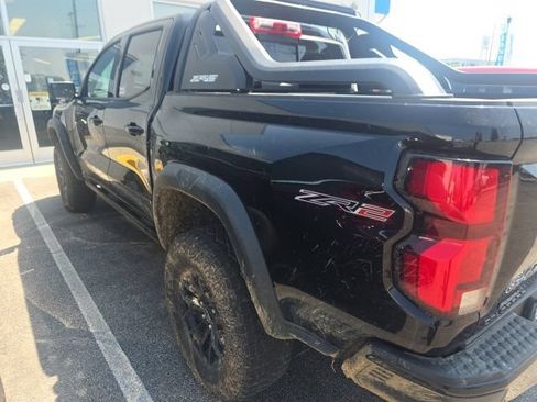 Used 2025 Chevrolet Colorado ZR2 w/ Midnight Edition AWD/4WD image 4