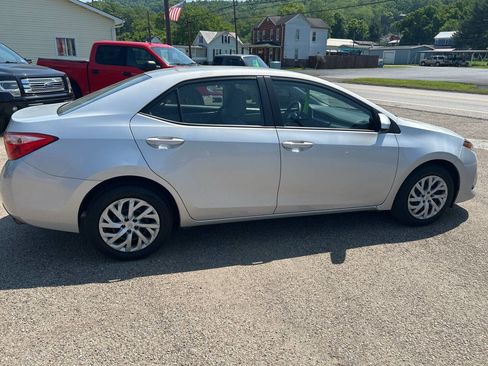 Used 2017 Toyota Corolla LE FWD image 4