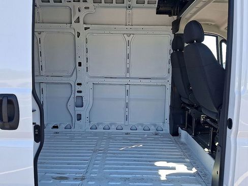 Used 2025 RAM ProMaster 2500 w/ Convenience Group image 9