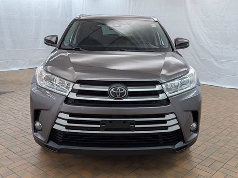 Used 2019 Toyota Highlander XLE AWD/4WD image 2
