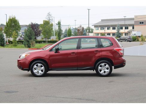 Used 2014 Subaru Forester 2.5i AWD/4WD image 2