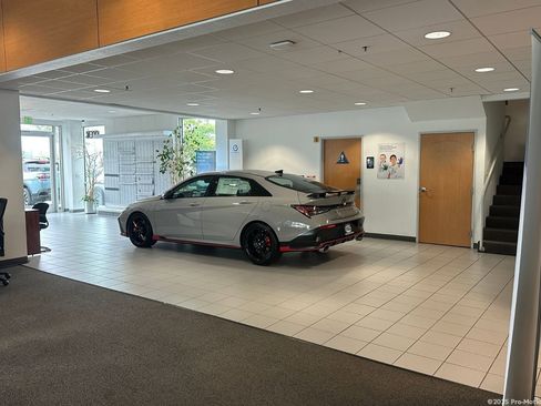 Used 2016 Porsche Cayman image 12