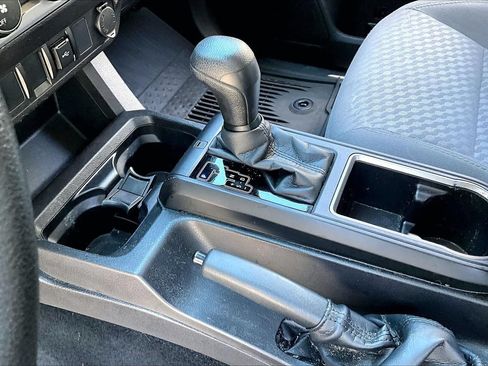 Used 2022 Toyota Tacoma SR w/ SR Convenience Package RWD image 15