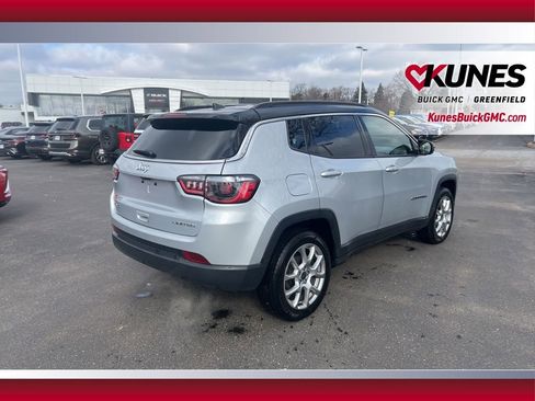 Used 2025 Jeep Compass Limited image 5