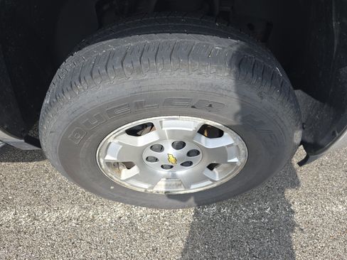 Used 2007 Chevrolet Suburban LT image 12