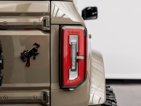 Used 2025 Ford Bronco Outer Banks AWD/4WD image 19