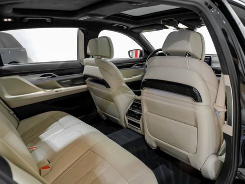 Used 2021 BMW ALPINA B7 xDrive image 34