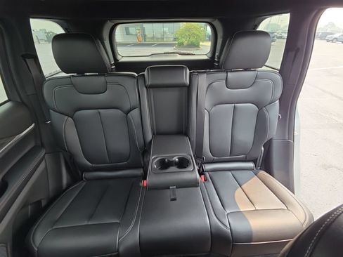 Used 2024 Jeep Grand Cherokee Limited w/ Black Appearance Package AWD/4WD image 26
