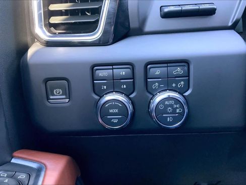 Used 2024 GMC Sierra 2500 Denali Ultimate image 36