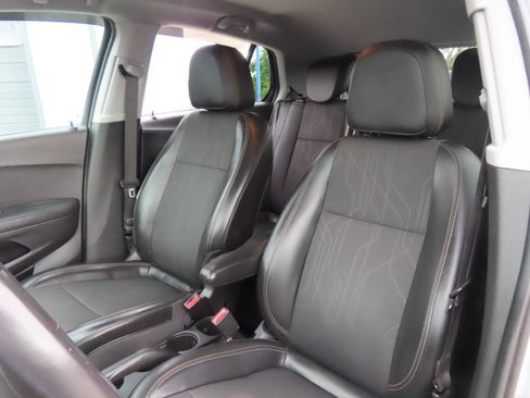Used 2020 Chevrolet Trax LT w/ LT Convenience Package AWD/4WD image 43