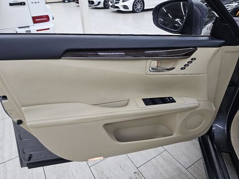 Used 2014 Lexus ES 350 w/ Luxury Package FWD image 39