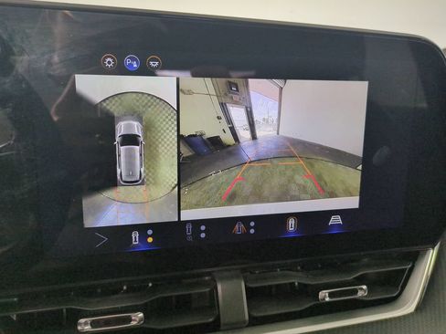 Used 2025 Chevrolet Equinox LT w/ Convenience Package II FWD image 25