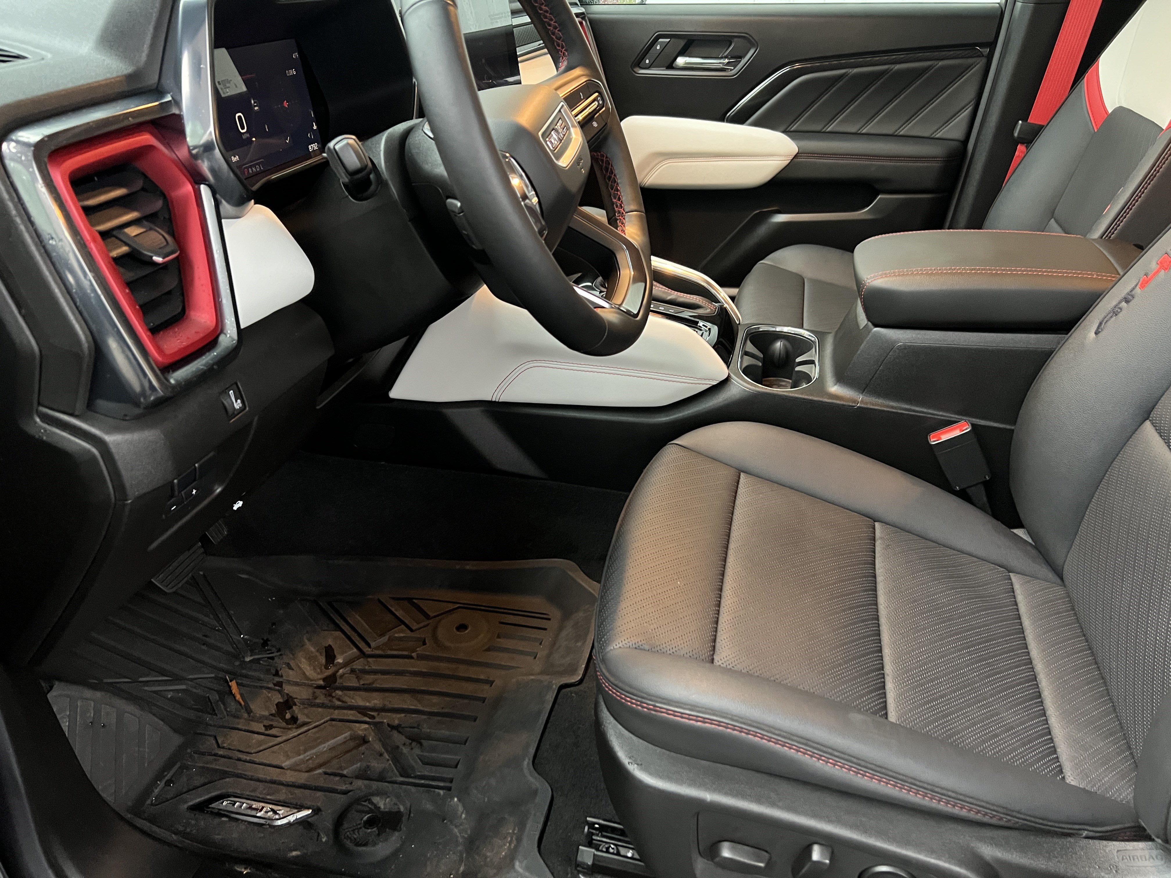 Used 2024 GMC Canyon AT4X AWD/4WD image 14