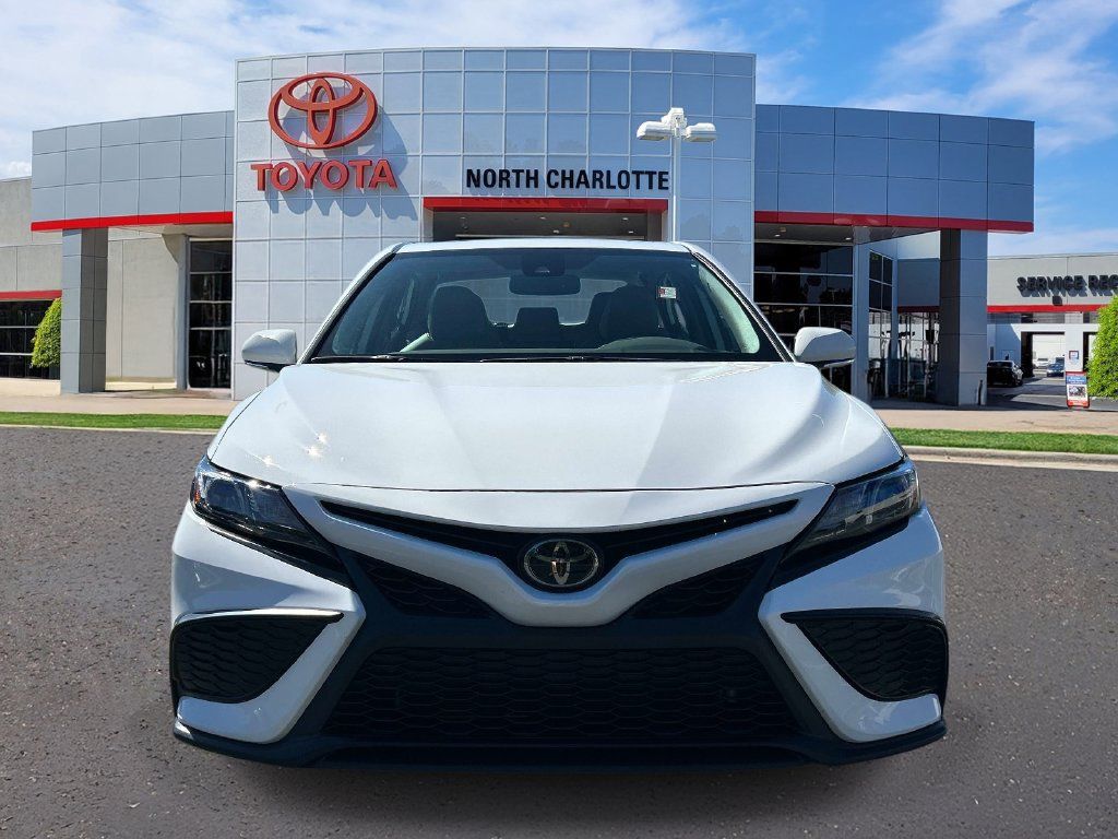 Used 2024 Toyota Camry SE w/ Convenience Package FWD image 3