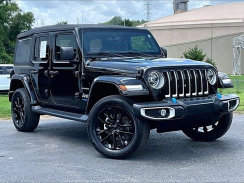 Used 2022 Jeep Wrangler Unlimited Sahara AWD/4WD image 36