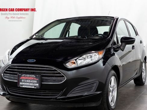 Used 2018 Ford Fiesta SE image 3