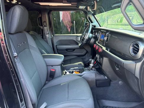 Used 2023 Jeep Wrangler Unlimited Sahara AWD/4WD image 33