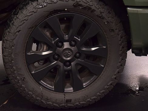 Used 2021 Toyota Tundra Limited w/ Limited Premium Package AWD/4WD image 12