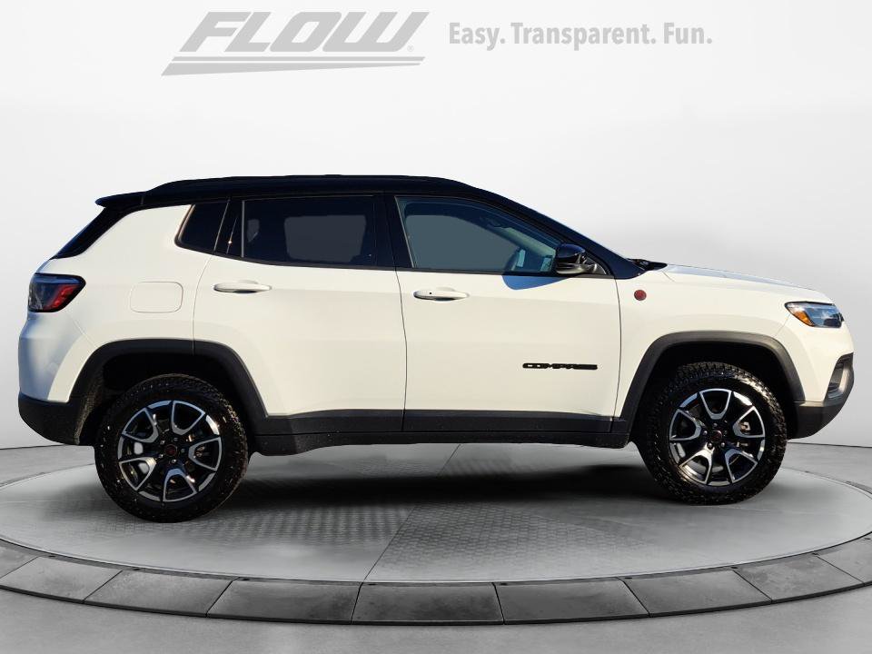 Used 2025 Jeep Compass Trailhawk AWD/4WD image 10