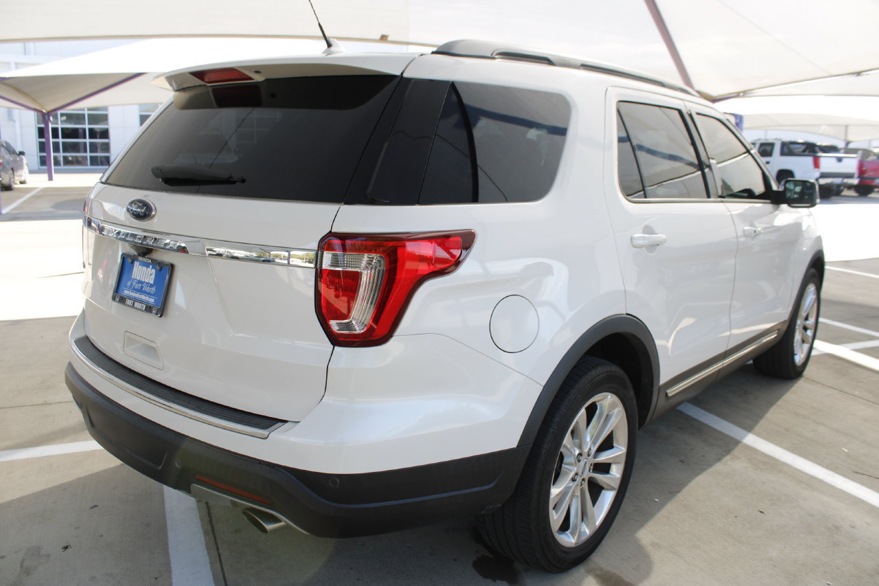 Used 2018 Ford Explorer XLT w/ Equipment Group 202A FWD image 6