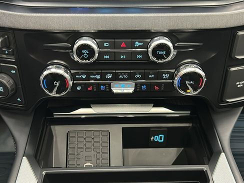 Used 2025 Ford F450 Platinum w/ FX4 Off-Road Package image 25