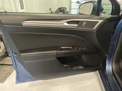 Used 2018 Ford Fusion SE w/ Fusion SE Technology Package image 7