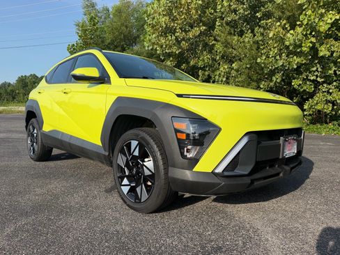 Used 2024 Hyundai Kona SEL AWD/4WD image 2