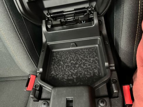 Used 2025 Jeep Wrangler Sahara AWD/4WD image 28