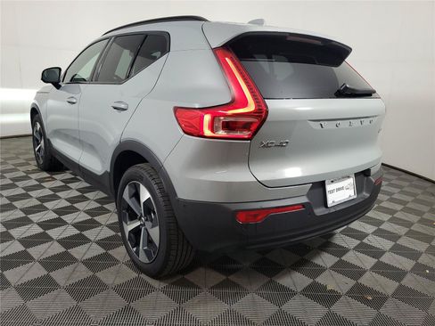 Certified 2026 Volvo XC40 B5 Plus AWD/4WD image 4