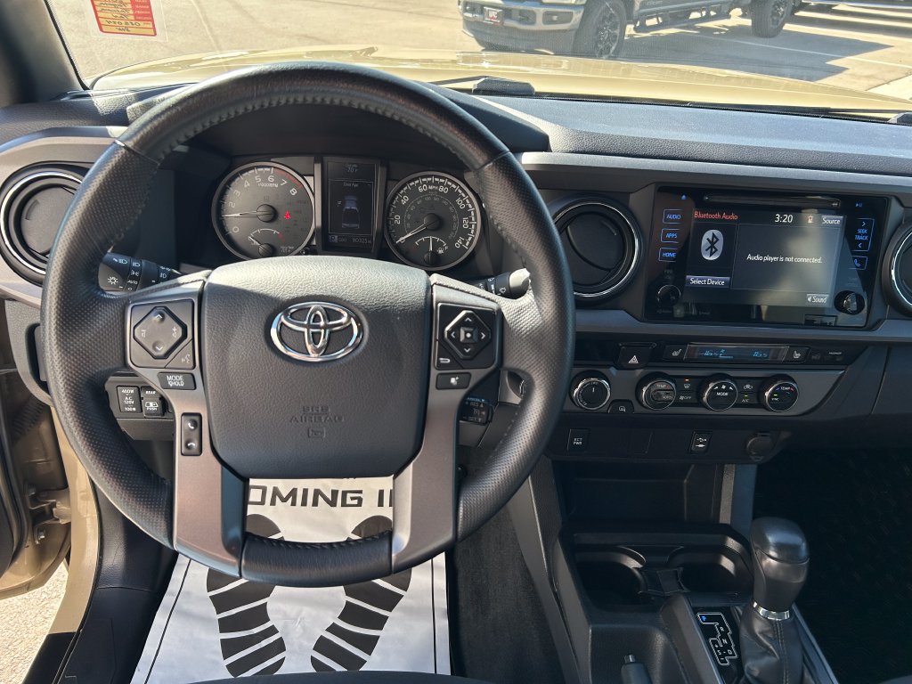 Used 2017 Toyota Tacoma TRD Off-Road AWD/4WD image 10